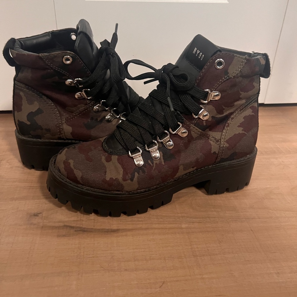 Camo combat bootss